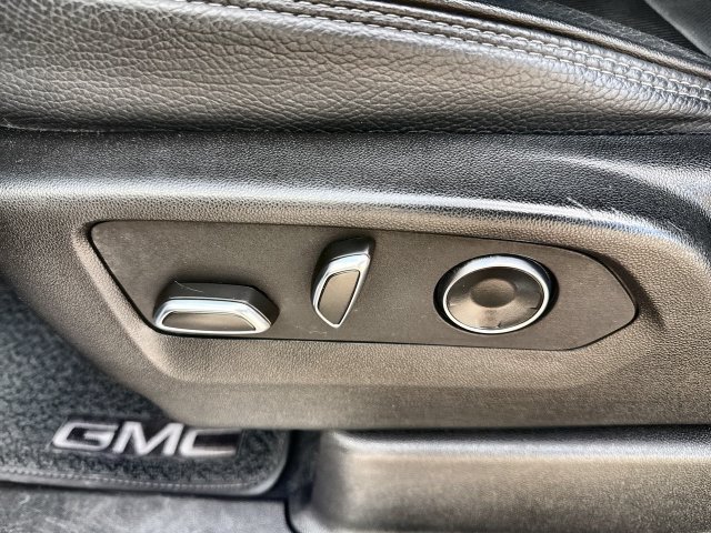 Used 2025 GMC Yukon Denali AWD/4WD image 12