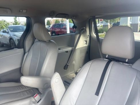 Used 2013 Toyota Sienna XLE AWD/4WD image 12
