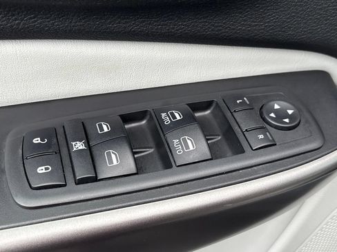 Used 2019 Jeep Cherokee Limited AWD/4WD image 21
