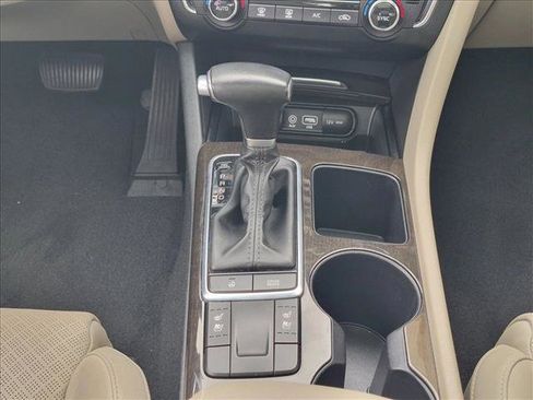 Used 2017 Kia Optima EX w/ Premium Package image 12