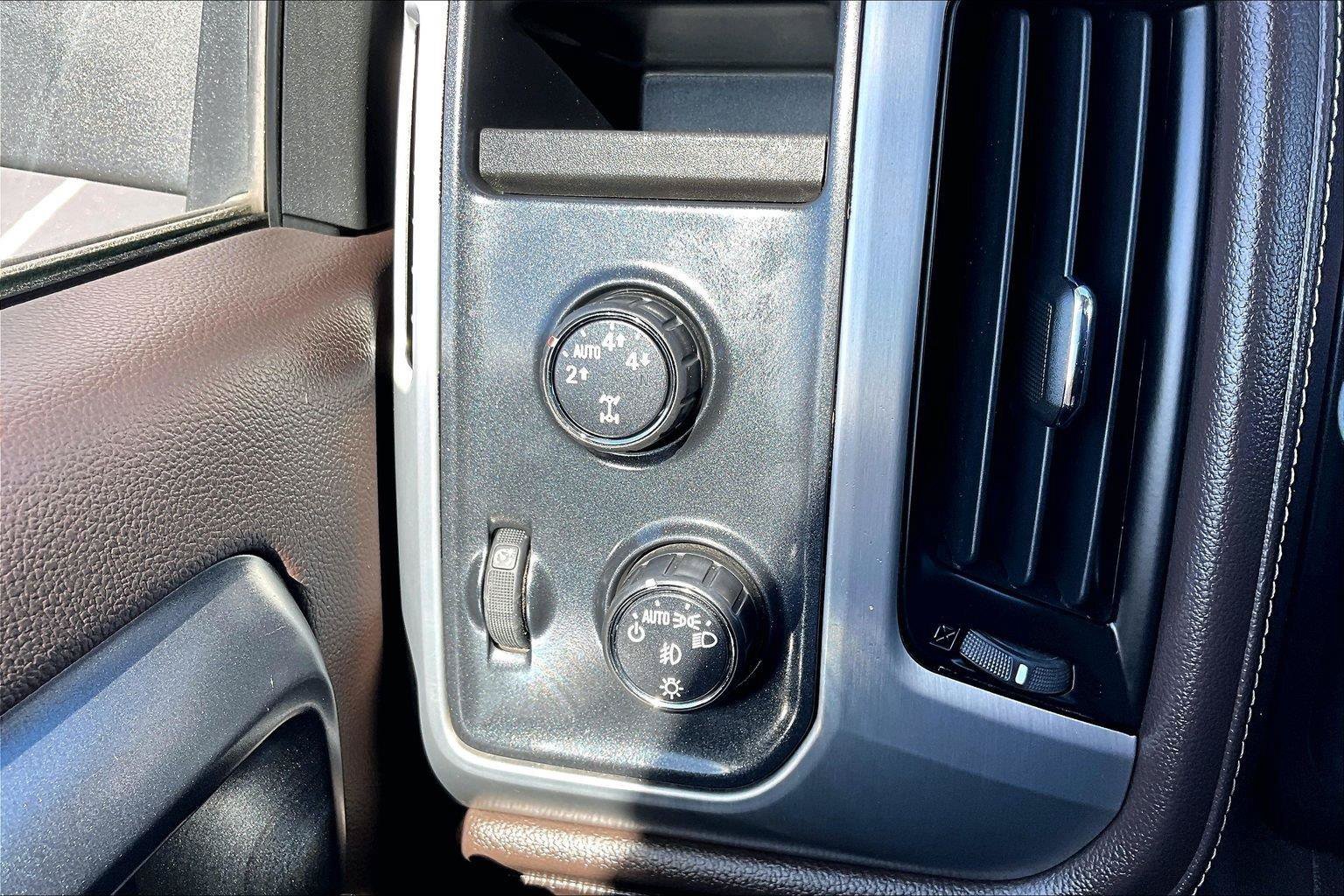 Used 2015 GMC Sierra 1500 SLE w/ SLE Value Package AWD/4WD image 37