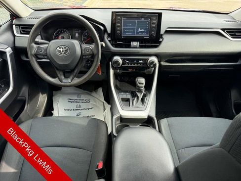 Used 2021 Toyota RAV4 LE image 13