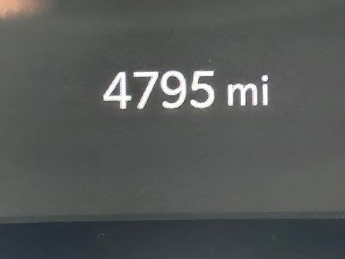 Certified 2025 Jeep Compass Sport image 10