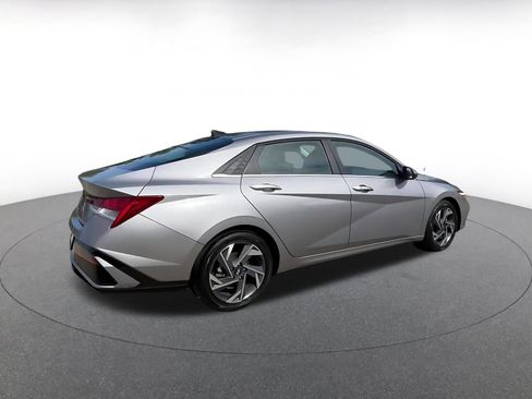 Used 2025 Hyundai Elantra SEL FWD image 15