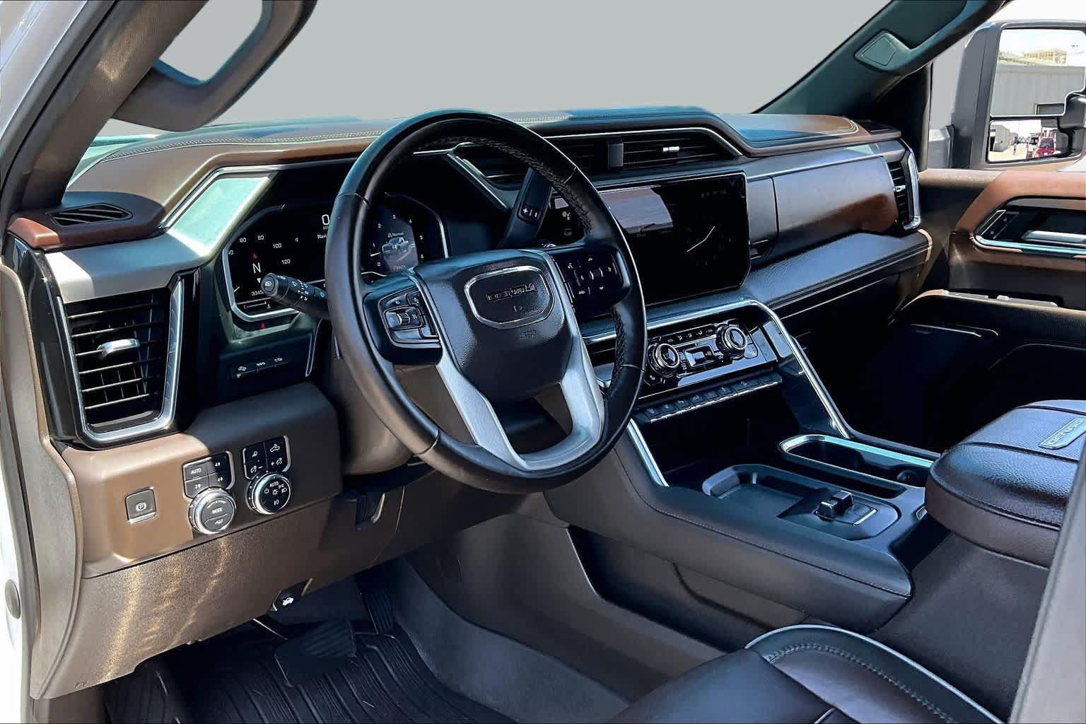 Used 2024 GMC Sierra 3500 Denali w/ Denali Reserve Package AWD/4WD image 17