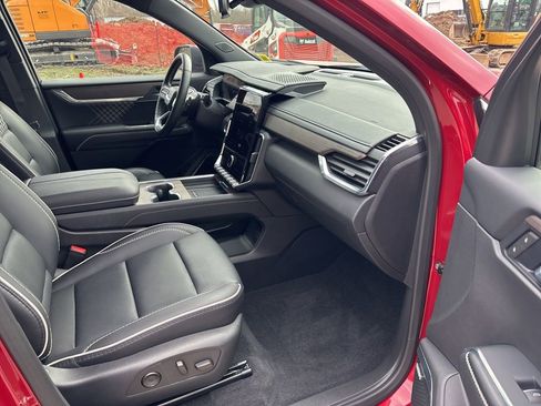 Used 2025 GMC Acadia Denali image 22