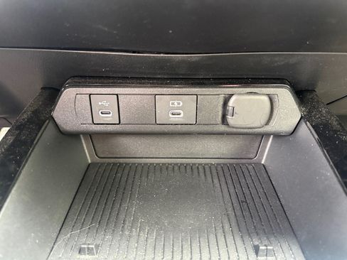 Used 2025 Toyota Prius Plug-In Hybrid FWD image 29
