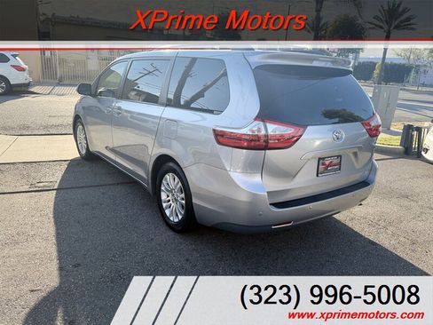 Used 2015 Toyota Sienna XLE w/ XLE Navigation Package FWD image 5