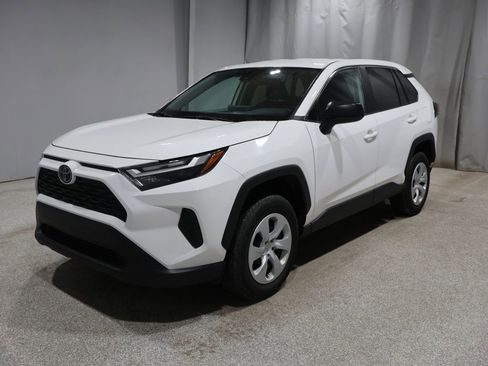 Used 2024 Toyota RAV4 LE image 5