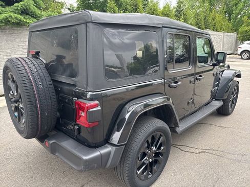 Used 2023 Jeep Wrangler Unlimited Sahara w/ Cold Weather Group AWD/4WD image 7