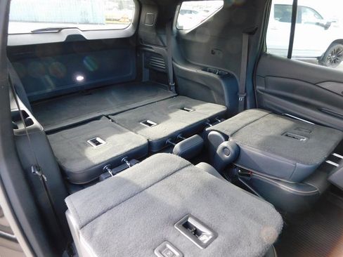 Used 2025 Chevrolet Traverse High Country w/ LPO, Floor Liner Package image 31