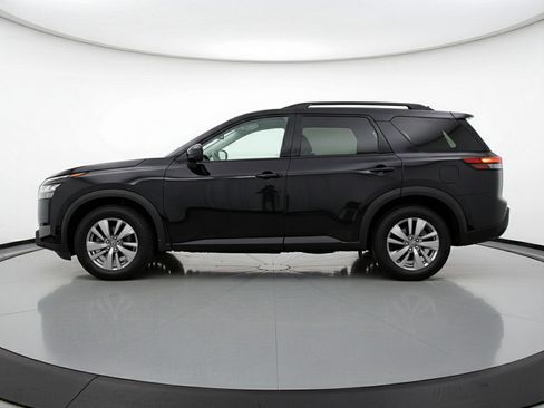 Used 2025 Nissan Pathfinder SV image 5