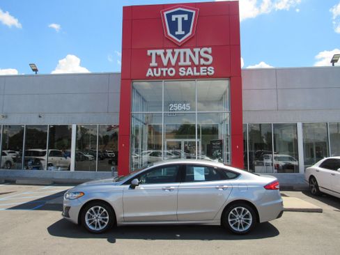 Used 2020 Ford Fusion SE FWD image 1