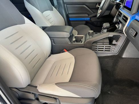 Used 2025 Toyota Tacoma SR image 34