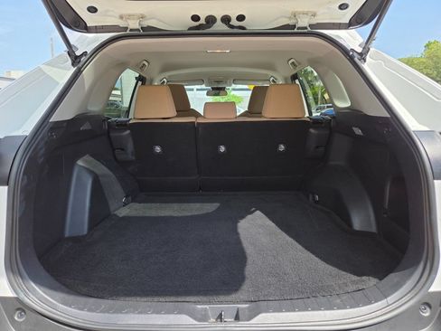 Used 2021 Toyota RAV4 LE FWD image 19