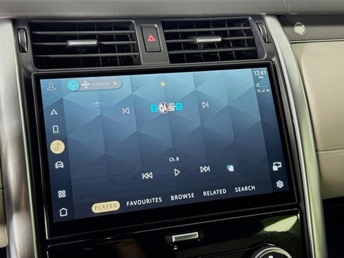 Used 2024 Land Rover Discovery Metropolitan Edition image 15