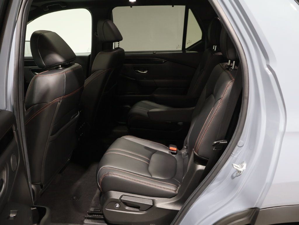 Used 2025 Honda Pilot TrailSport image 18
