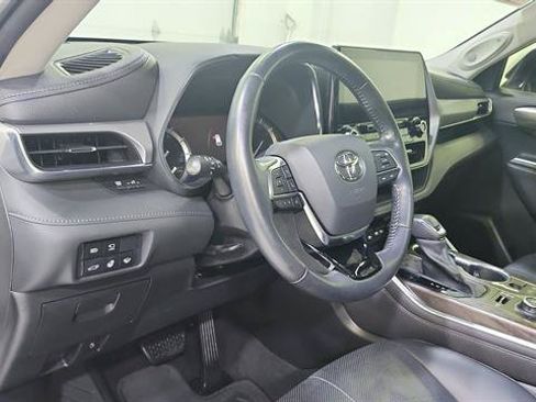 Used 2021 Toyota Highlander Platinum AWD/4WD image 10