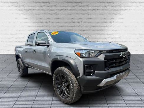 Used 2024 Chevrolet Colorado Trail Boss AWD/4WD image 6