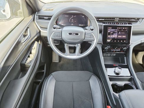 Used 2024 Jeep Grand Cherokee Altitude image 12