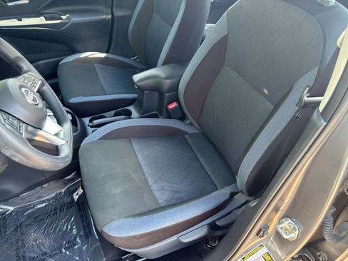 Used 2025 Nissan Versa SV FWD image 33