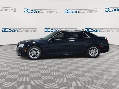 Used 2018 Chrysler 300 Touring L RWD image 6
