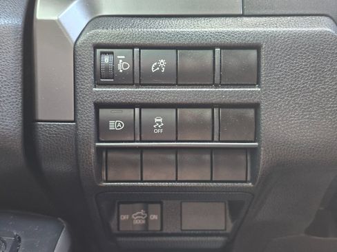 Used 2025 Toyota Tacoma SR5 AWD/4WD image 7