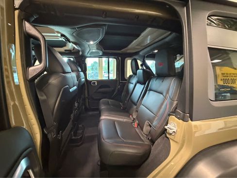 New 2025 Jeep Wrangler Unlimited Rubicon w/ Convenience Group AWD/4WD image 15