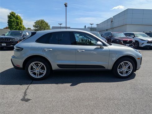 Used 2024 Porsche Macan AWD/4WD image 2