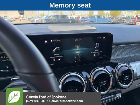 Used 2022 Mercedes-Benz GLB 250 4MATIC image 5