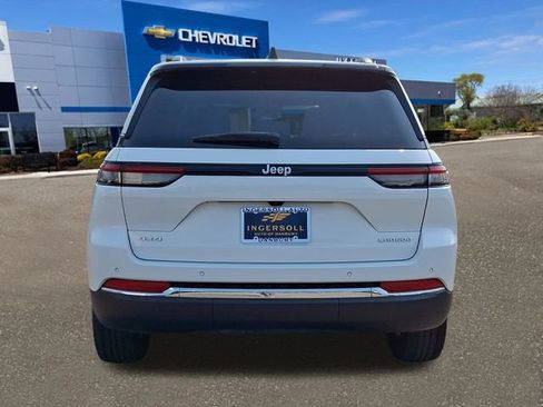 Used 2024 Jeep Grand Cherokee Laredo w/ Luxury Tech Group I AWD/4WD image 24