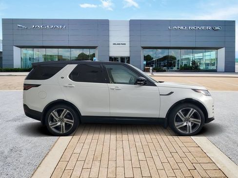 Used 2024 Land Rover Discovery Dynamic SE AWD/4WD image 4