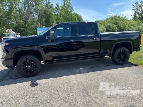 Used 2025 Chevrolet Silverado 2500 High Country w/ Midnight Edition AWD/4WD image 3