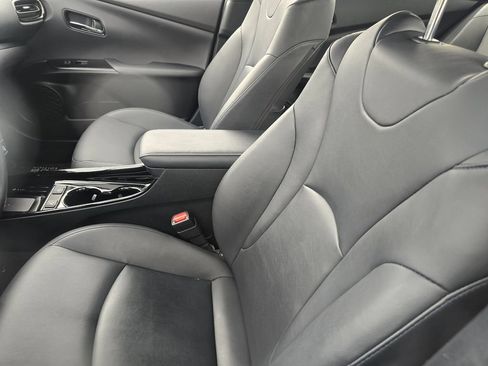 Certified 2021 Toyota Prius FWD image 24