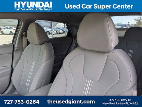 Used 2023 Hyundai Elantra SEL image 7