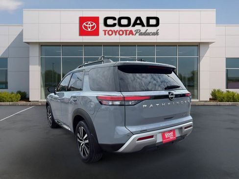 Used 2023 Nissan Pathfinder Platinum FWD image 3