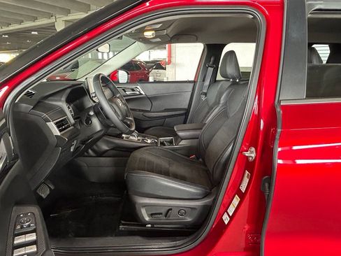 Used 2024 Mitsubishi Outlander SE Black Edition FWD image 16