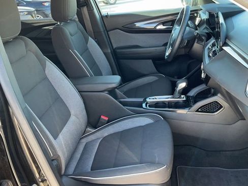 Used 2024 Chevrolet TrailBlazer LT w/ LT Cold Weather Package FWD image 16