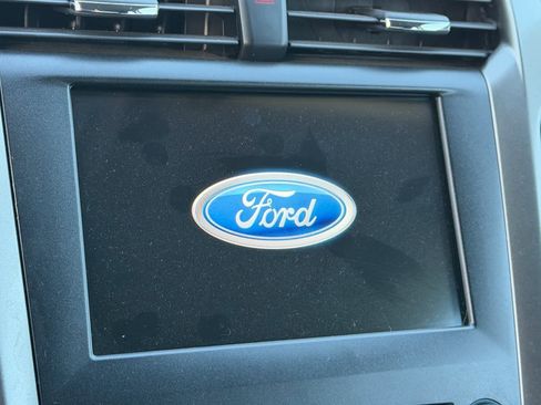 Used 2017 Ford Fusion SE w/ Fusion SE Technology Package image 8