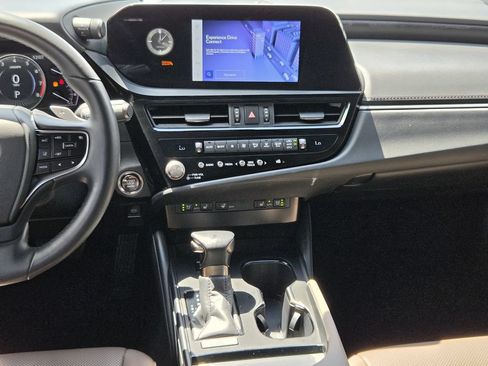 Used 2024 Lexus ES 350 w/ Premium Package FWD image 16