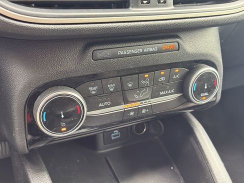 Used 2022 Ford Escape SE w/ SE Sport Appearance Package FWD image 29