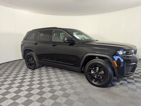 New 2026 Jeep Grand Cherokee Altitude RWD image 2
