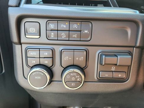 New 2026 Chevrolet Suburban Premier w/ Sun And Tow Package AWD/4WD image 24