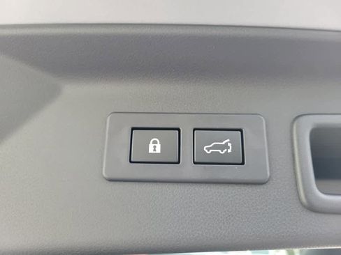 Certified 2025 Subaru Forester Premium image 32