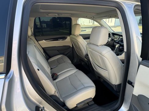 Used 2020 Cadillac XT6 Premium Luxury image 14