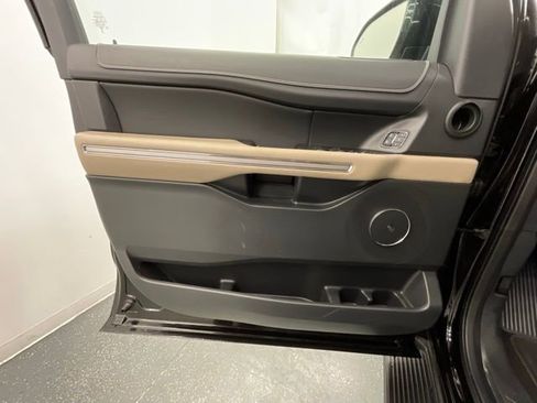 Used 2024 Ford Expedition Limited AWD/4WD image 9