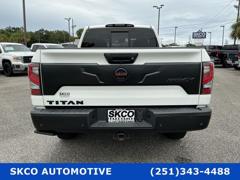 Used 2020 Nissan Titan PRO-4X w/ Pro-4x Convenience Package AWD/4WD image 4