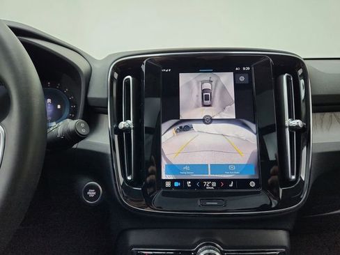 Certified 2025 Volvo XC40 B5 Plus image 24