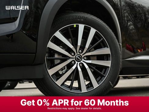 New 2025 Nissan Pathfinder Platinum image 6