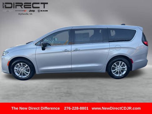 New 2026 Chrysler Pacifica Select image 2